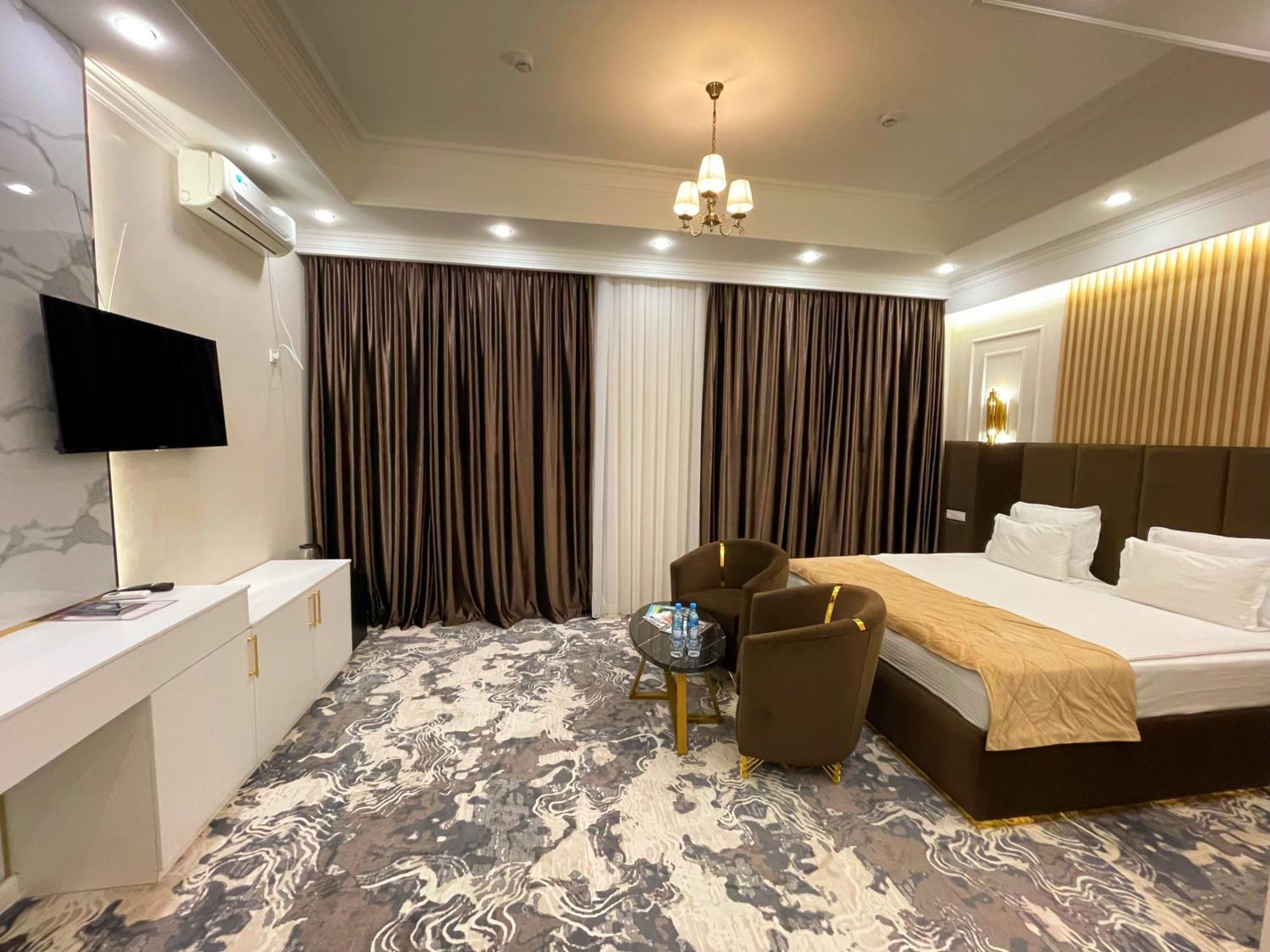 Jasmine Hotel Taraz Buitenkant foto