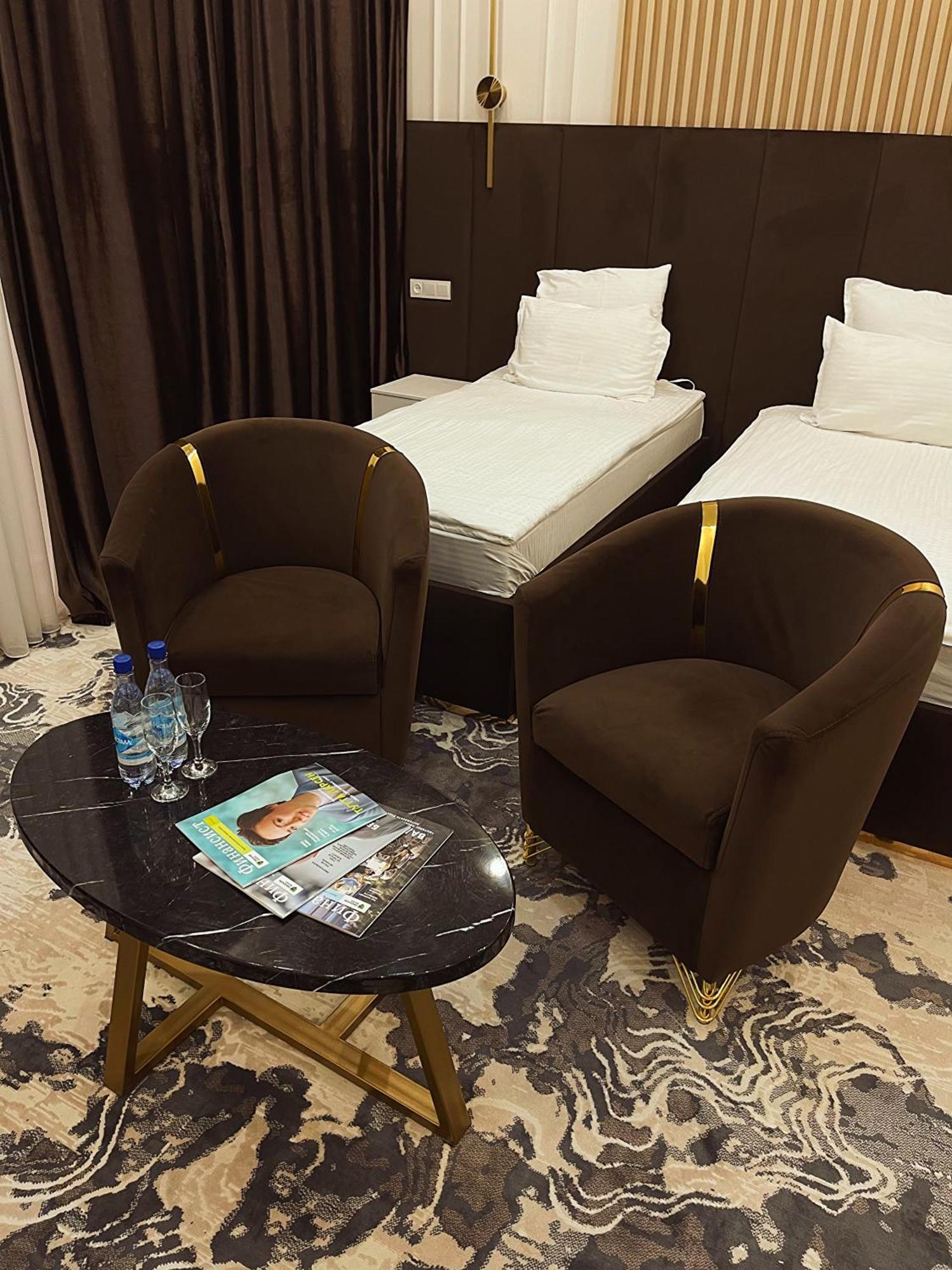 Jasmine Hotel Taraz Buitenkant foto