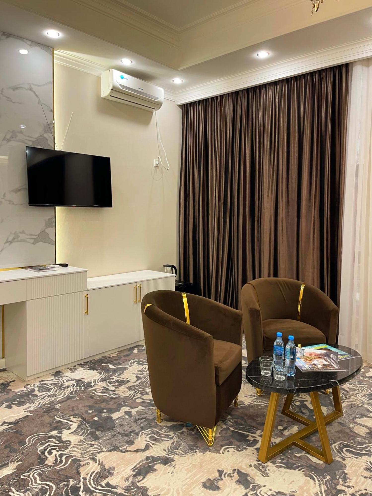 Jasmine Hotel Taraz Buitenkant foto