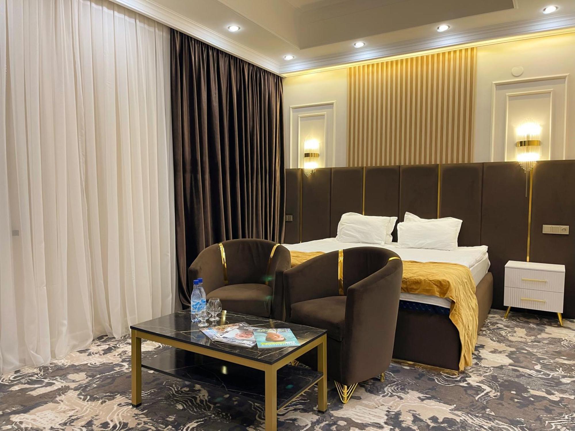 Jasmine Hotel Taraz Buitenkant foto