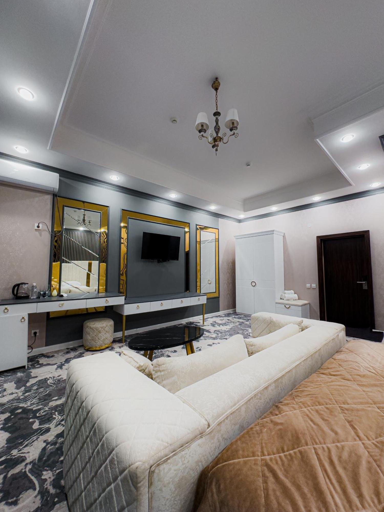 Jasmine Hotel Taraz Buitenkant foto